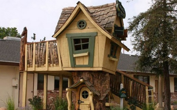 идеи для детской площадки: домик на дереве