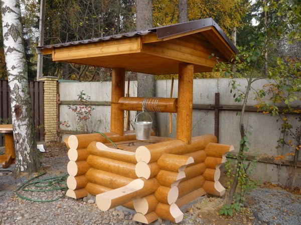 домик для колодца из бревна фото