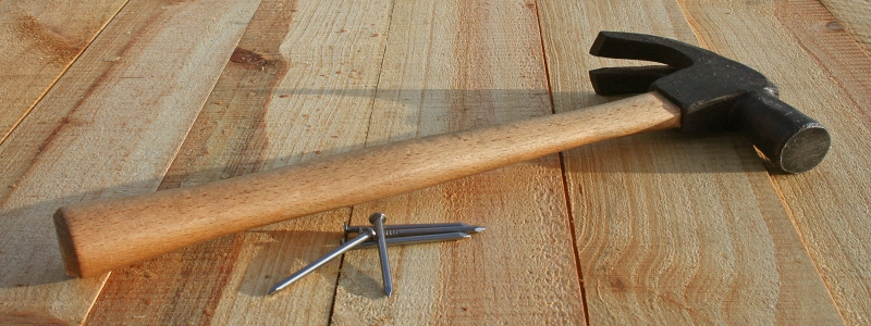 Как выровнять деревянный пол: подготавливаем основание пола на даче к укладке декоративного покрытия