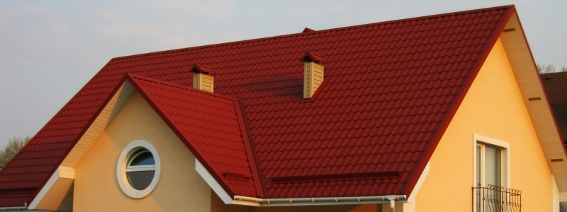 Крыша из металлочерепицы: преимущества, особенности, тонкости монтажа